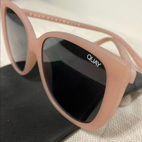 👄SOLD👄QUAY CAT EYE SUNGLASSES - Picture 4 of 5